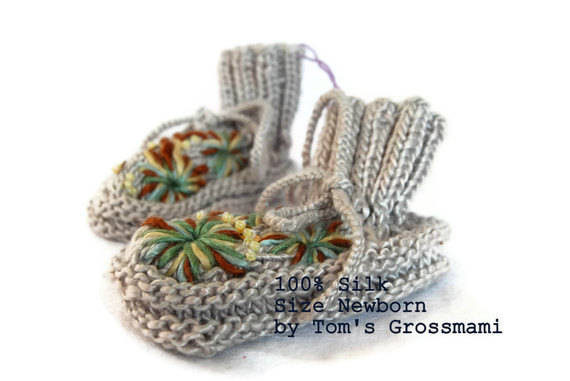 Organic Newborn-booties, Silk Plant Colour Dyed, Embroidered, High Quality Natural Product, Swiss Handmade By Tom's Grossmami